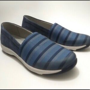 Dansko 40 Harriet Blue Suede Slip-ons